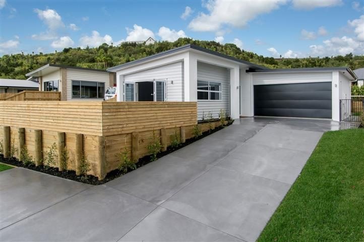 181 Lakes Boulevard, Pyes Pa, Tauranga - Carousel 1