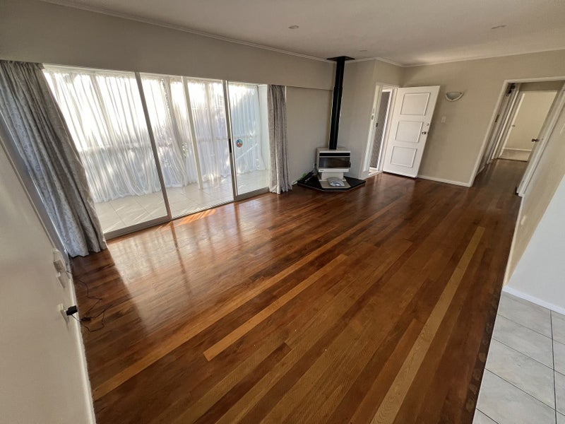 9 Wycherley Drive, Bucklands Beach, Auckland - Carousel 2