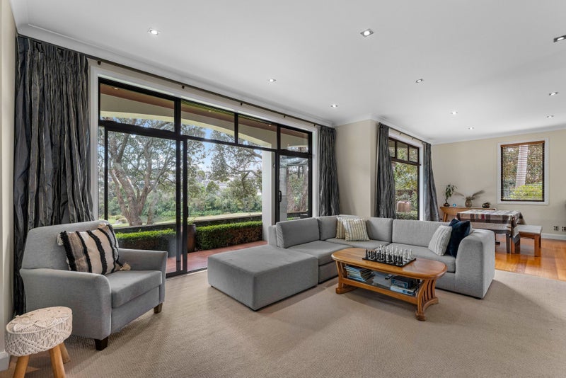 16 Allen Johnston Place, Saint Johns, Auckland - Carousel 2