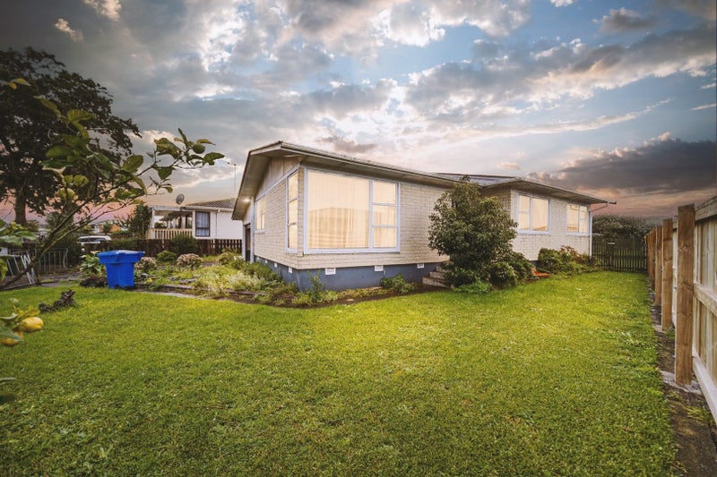 21 Convair Crescent, Mangere, Auckland - Carousel 1