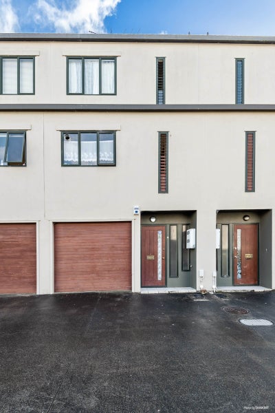 4/12 Ambrico Place, New Lynn, Auckland - Carousel 1