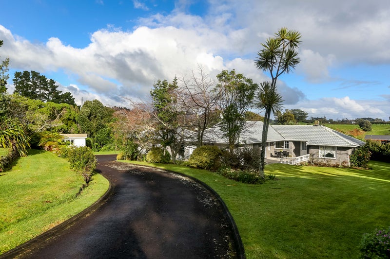 5 Byron Place, Whalers Gate, New Plymouth - Carousel 1