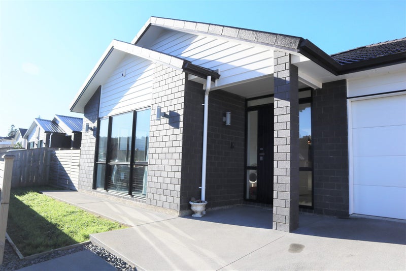 4 Jeroboam Loop, Kumeū - Carousel 17