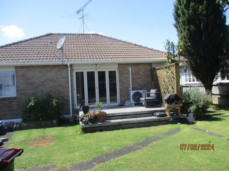 32 Shorwell Street, Sandringham, Auckland - Carousel 2