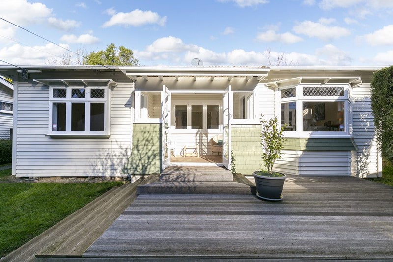 27 Ranelagh Street, Karori, Wellington - Carousel 1