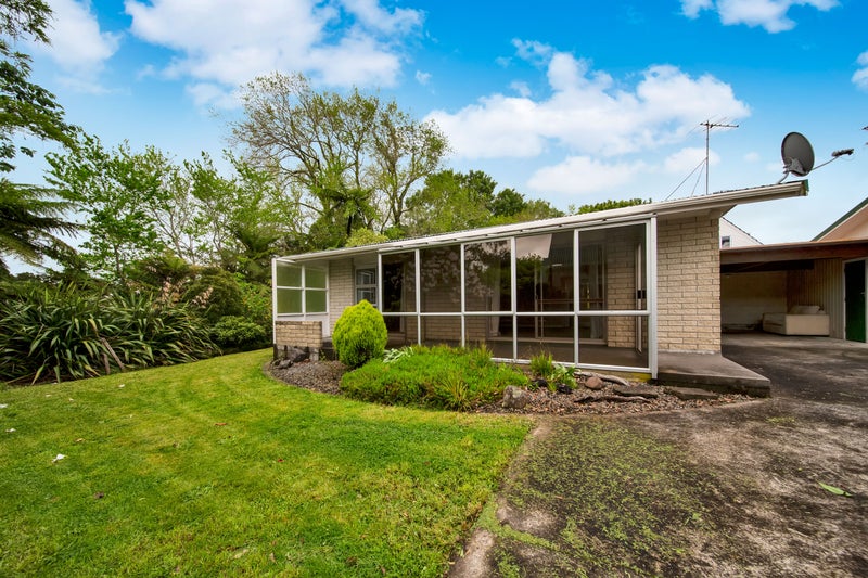 7B Surrey Street, Stratford - Carousel 1