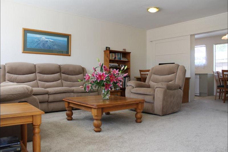 2/12 Cromdale Avenue, Highland Park, Auckland - Carousel 8