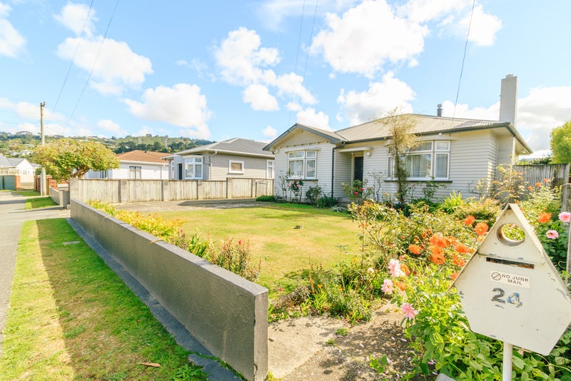 24 Ropata Crescent, Boulcott, Lower Hutt - Carousel 1