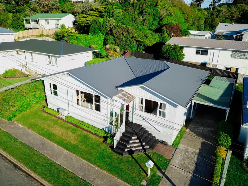 8 Griffiths Grove, Newlands, Wellington - Carousel 2