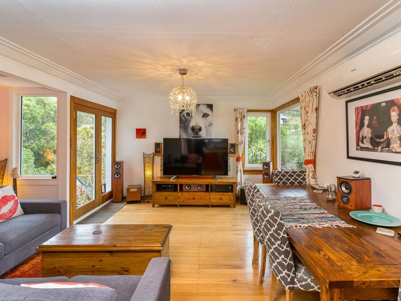 6 Harbour Terrace, Careys Bay, Port Chalmers - Carousel 1