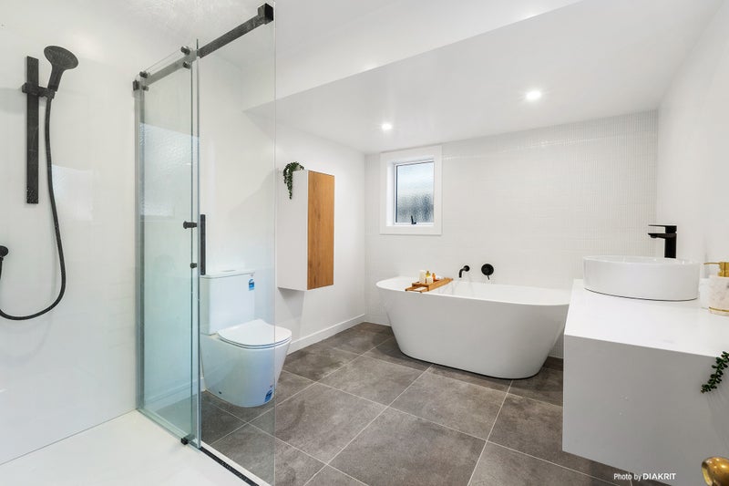 117 Waipapa Road, Hataitai, Wellington - Carousel 1