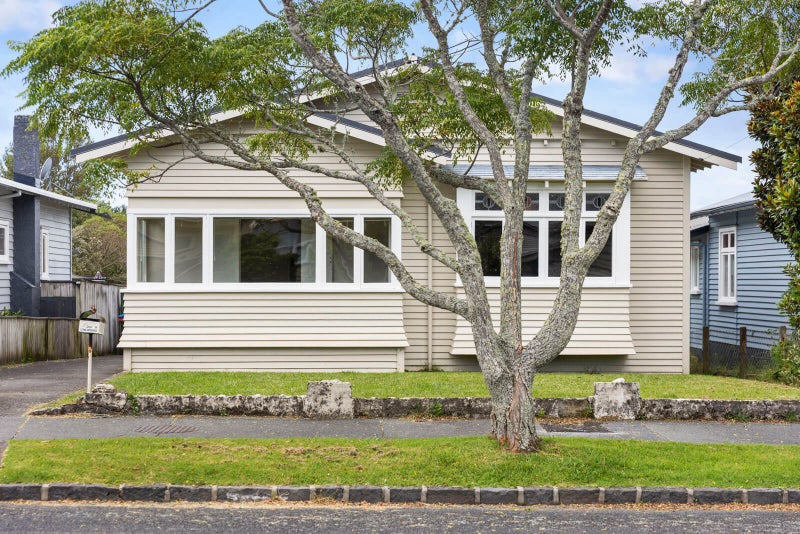 25 Riro Street, Point Chevalier, Auckland - Carousel 1