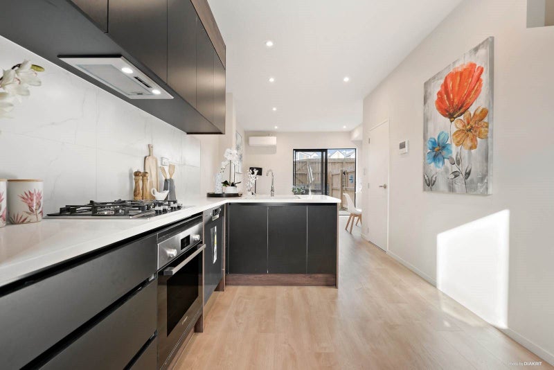 14B Picturesque Drive, Flat Bush, Auckland - Carousel 2