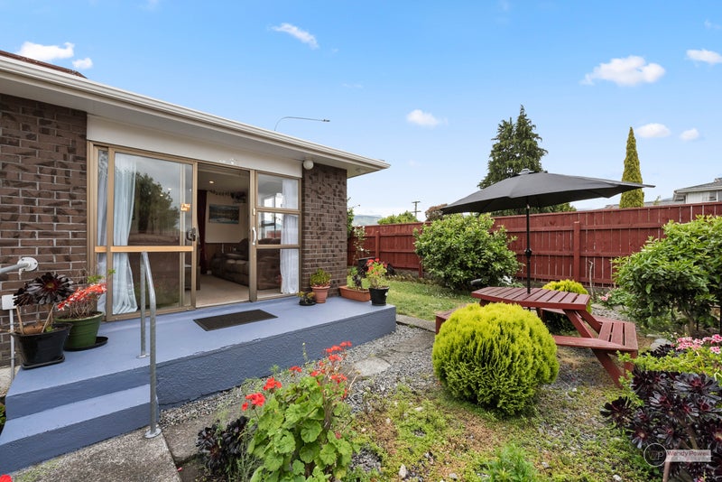 4/2 BENZIE Avenue, Elderslea, Upper Hutt - Carousel 1