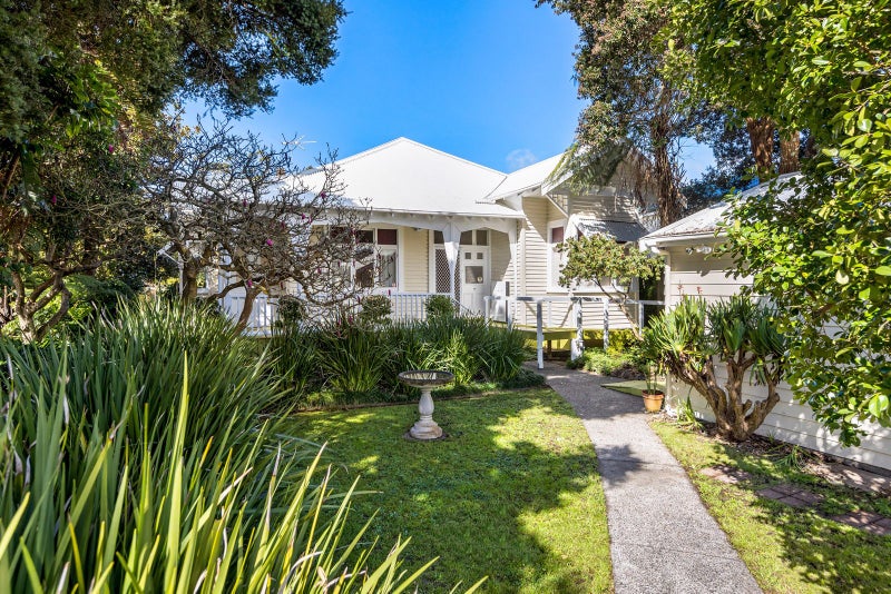 86 Taylors Road, Mount Albert, Auckland - Carousel 1