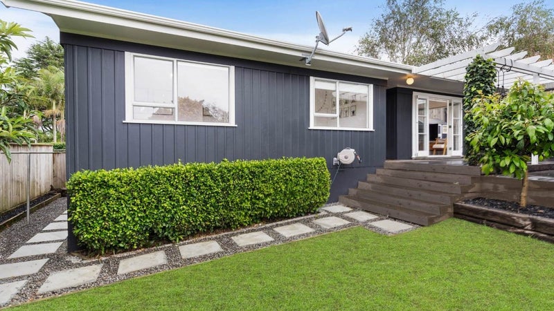 2/69 Paihia Road, Onehunga, Auckland - Carousel 1