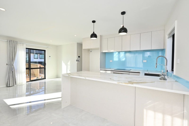 11 Doughty Place, Otara, Auckland - Carousel 2