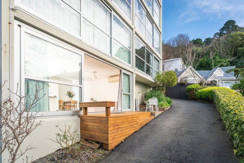 1/24 Patanga Crescent, Thorndon, Wellington - Carousel 2