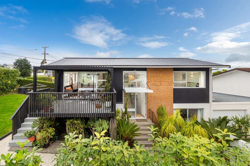 202 East Coast Road, Forrest Hill, Auckland - Carousel 1