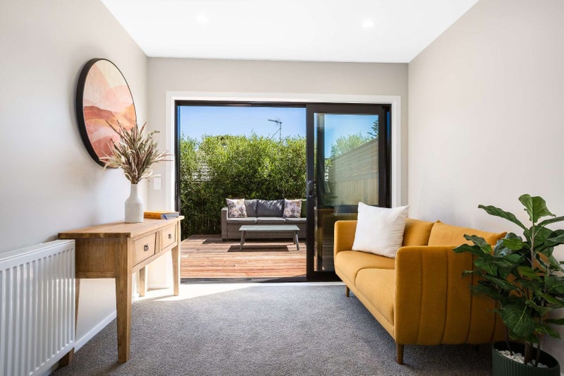 2/7 Grays Road, Plimmerton, Porirua - Carousel 1