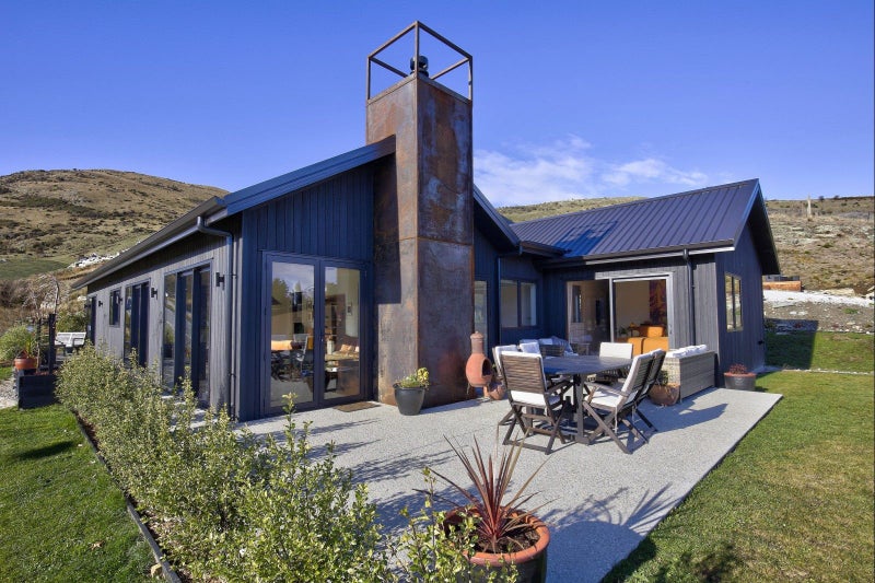 9 Red Deer Rise, Kelvin Heights, Queenstown - Carousel 1