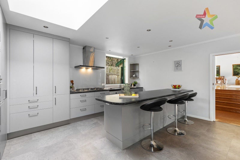 34 Jocelyn Crescent, Pinehaven, Upper Hutt - Carousel 2