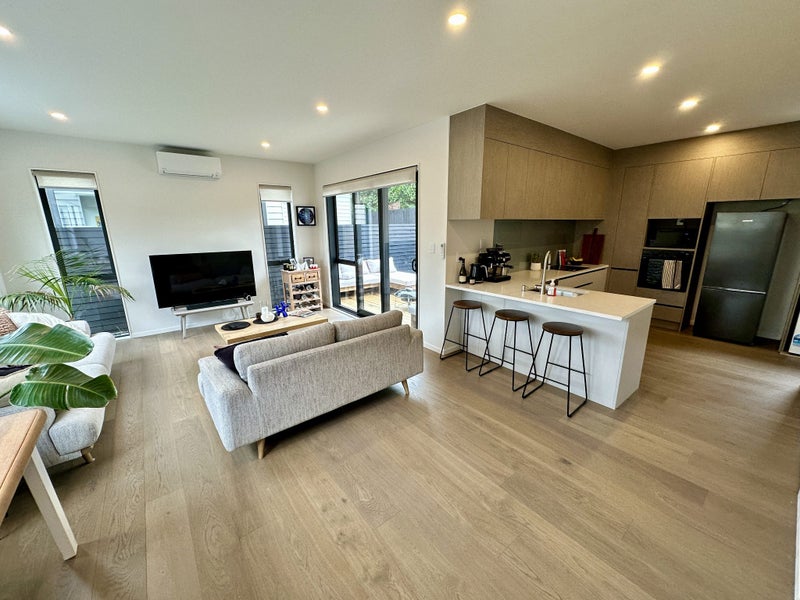 3 Manor Place, Point Chevalier, Auckland - Carousel 1