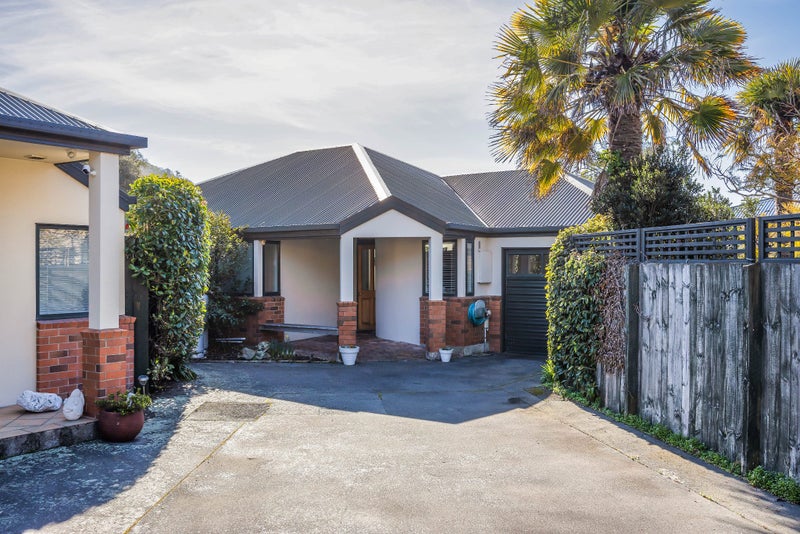 6B St Leonards Square, Sumner, Christchurch - Carousel 13