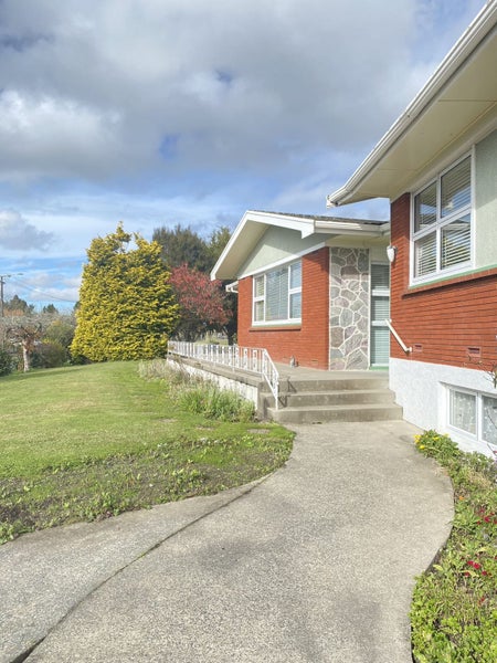 10 Chedworth Avenue, Chedworth, Hamilton - Carousel 2