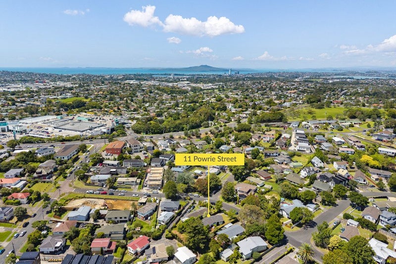 11 Powrie Street, Glenfield, Auckland - Carousel 24