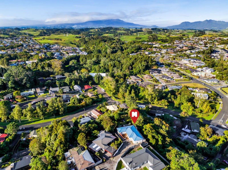 13F York Crescent, Westown, New Plymouth - Carousel 30