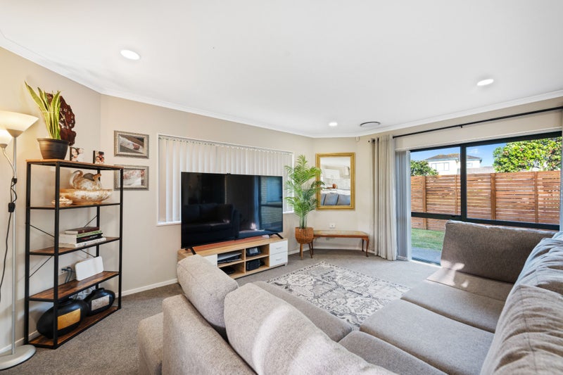 10 Secoia Crescent, Mangere, Auckland - Carousel 2