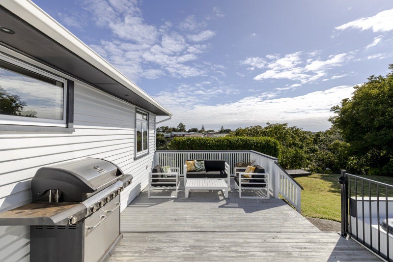 10 Holford Street, Westown, New Plymouth - Carousel 1