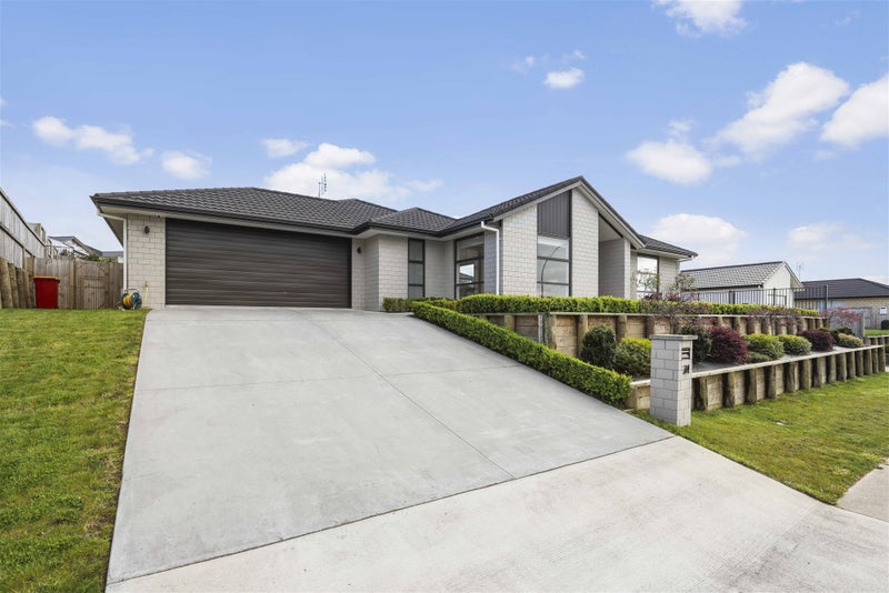 74 Cumberland Drive, Flagstaff, Hamilton - Carousel 1