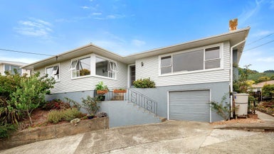 68 Redwood Avenue, Tawa, Wellington - Carousel 1