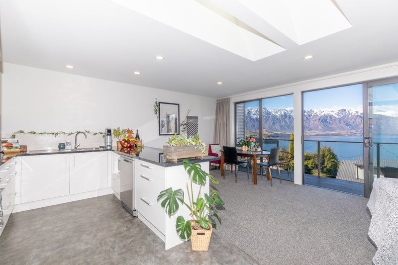 54C Wynyard Crescent, Fernhill, Queenstown - Carousel 1