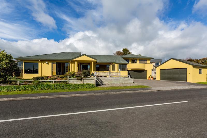 1 Highfield Place, Highlands Park, New Plymouth - Carousel 1