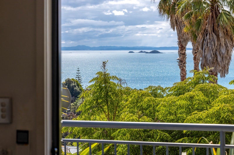 AZ/4 Bay Road, Waiheke Island, Auckland - Carousel 1