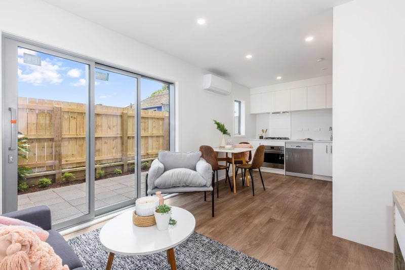 2/12 Mana Avenue, Tītahi Bay, Porirua - Carousel 1