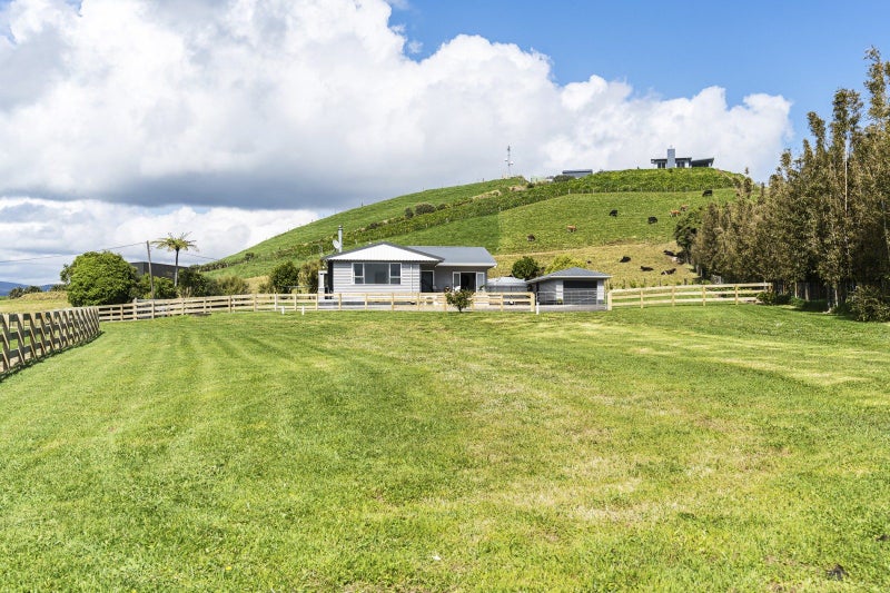 100 Hurford Road, Omata - Carousel 1