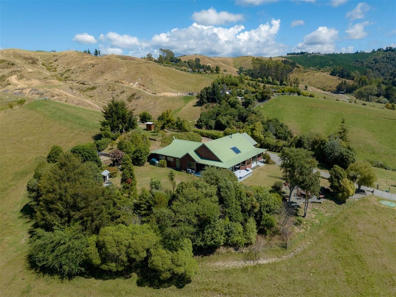 77 Redwood Park Road, Redwood Valley - Carousel 1