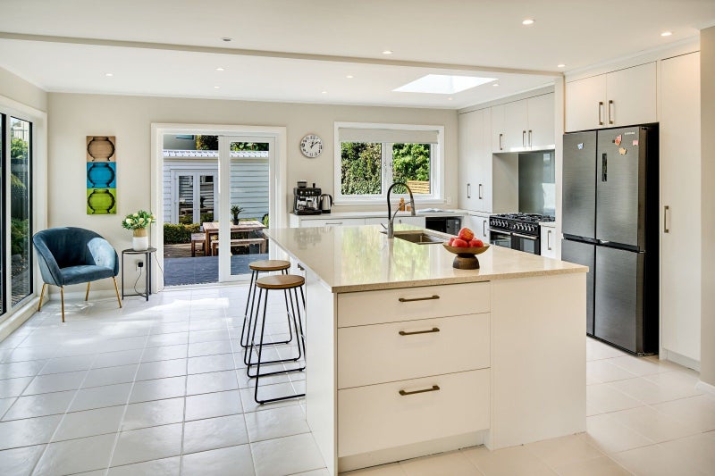 8 St Andrews Grove, Boulcott, Lower Hutt - Carousel 2