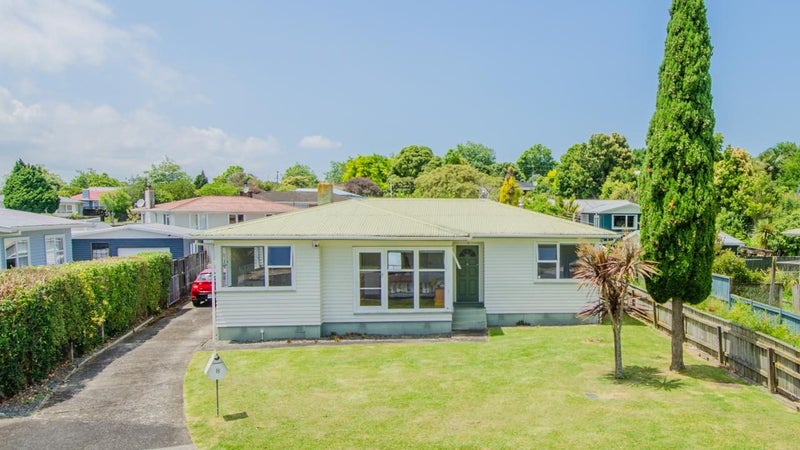 8 Dolan Place, New Lynn, Auckland - Carousel 1