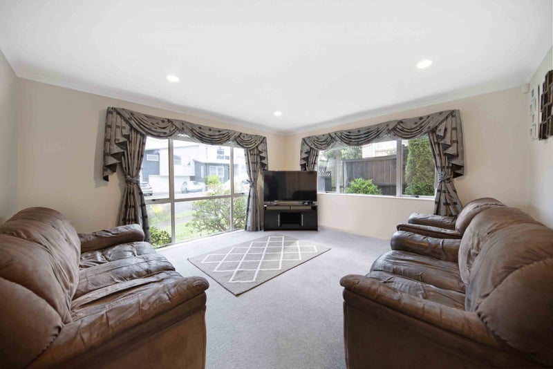 9 Seresin Crescent, Flat Bush, Auckland - Carousel 2