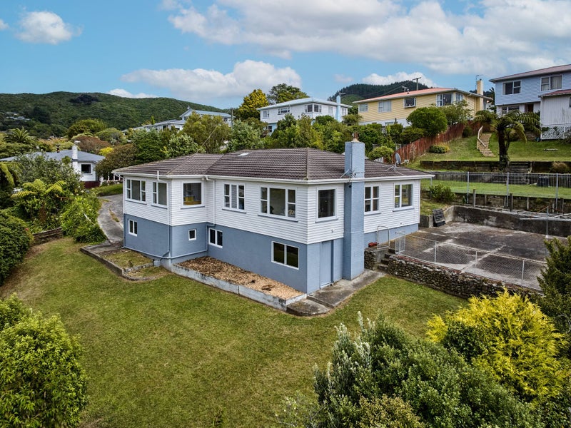 44 St Johns Terrace, Tawa, Wellington - Carousel 1