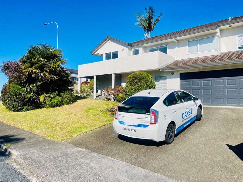 2 Harbour Lights Close, West Harbour, Auckland - Carousel 1