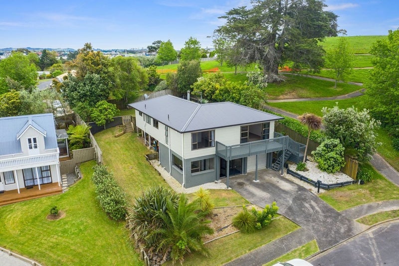 16 Sumich Place, West Harbour, Auckland - Carousel 2