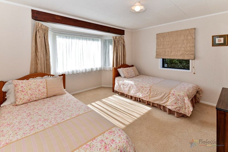 2 Evanda Crescent, Conifer Grove, Takanini - Carousel 12