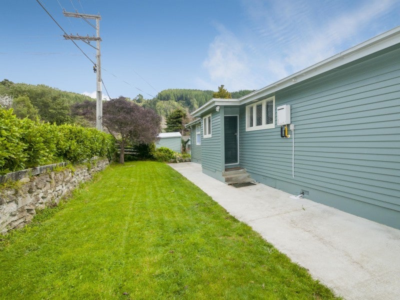 5 Forest Road, Pinehaven, Upper Hutt - Carousel 18