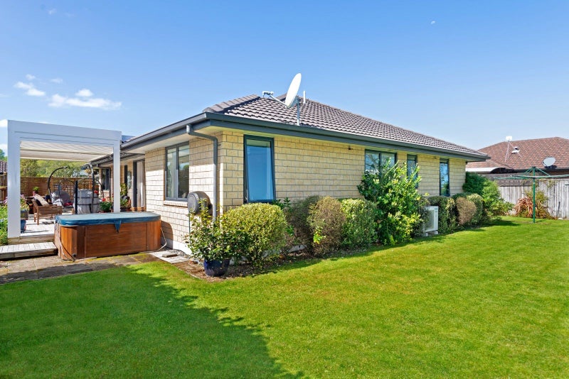 32 Sterling Park, Lytton West, Gisborne - Carousel 21